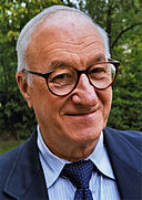 Image: Albert Bandura (2005), Licensed under CC BY-SA 4.0
Photo credit: Albert Bandura via Wikimedia Commons